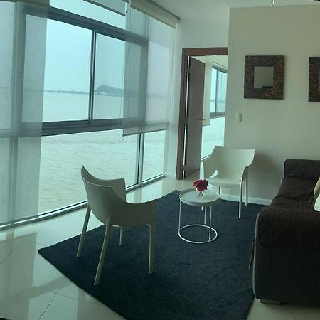 Apartamento Vista Al Rio Puerto Santana Riverfront 1 Гуаякіль Екстер'єр фото
