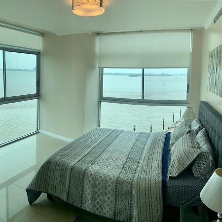 Apartamento Vista Al Rio Puerto Santana Riverfront 1 Гуаякіль Екстер'єр фото