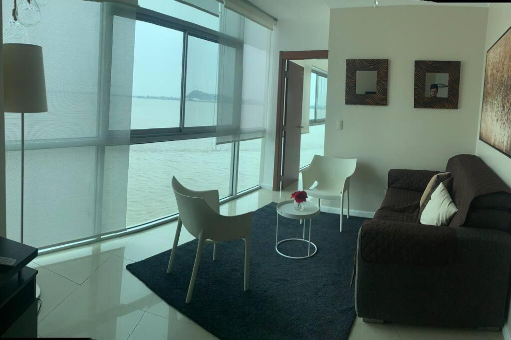 Apartamento Vista Al Rio Puerto Santana Riverfront 1 Гуаякіль Екстер'єр фото