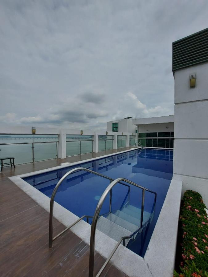 Apartamento Vista Al Rio Puerto Santana Riverfront 1 Гуаякіль Екстер'єр фото