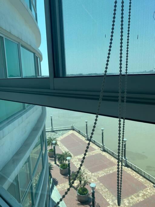 Apartamento Vista Al Rio Puerto Santana Riverfront 1 Гуаякіль Екстер'єр фото